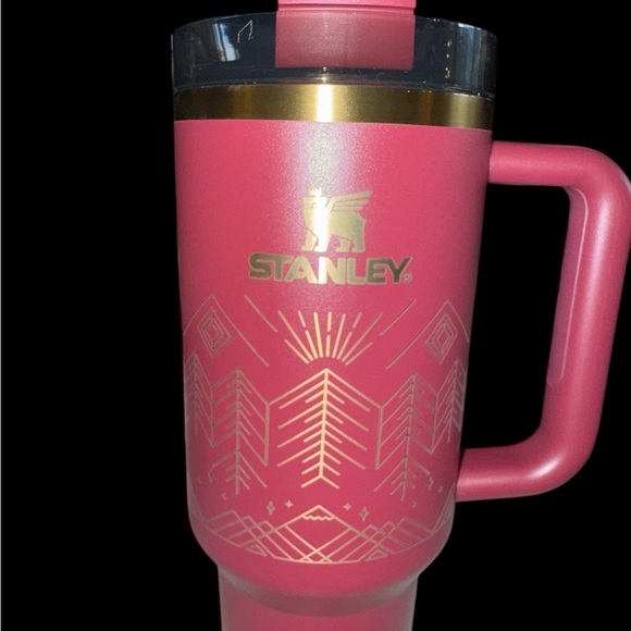 NIB Collectible Stanley 40 oz flip straw w/ handle “Crimson” Winterscape design - Picture 2 of 10